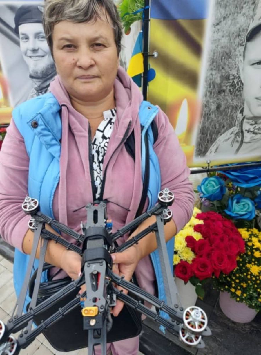 Новини Вінниці - фото з «Мамо, маю останнє прохання — збережи мою дитину»: батьки полеглого сина передали на фронт дрони