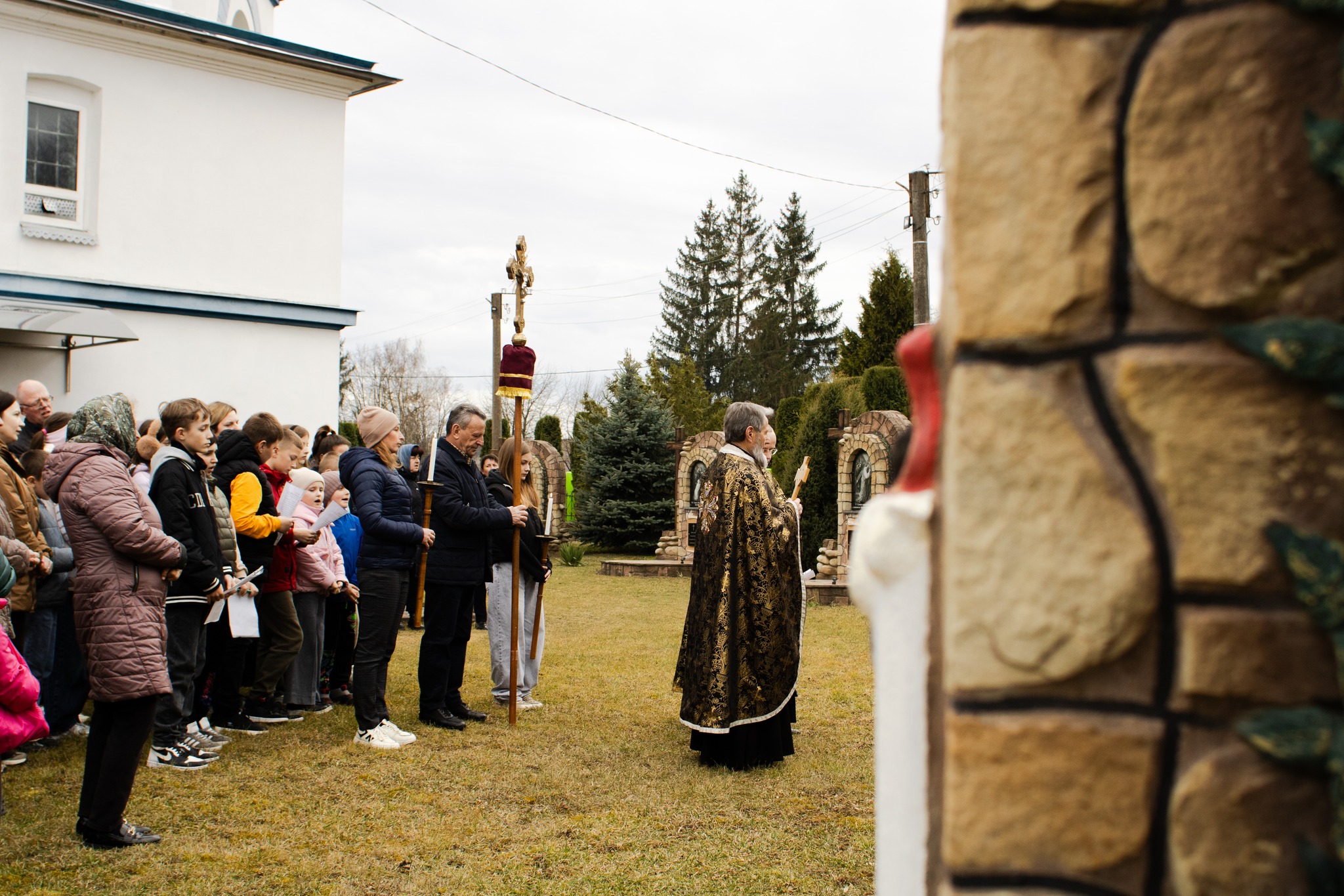 На зображенні може бути: 8 людей та натовп