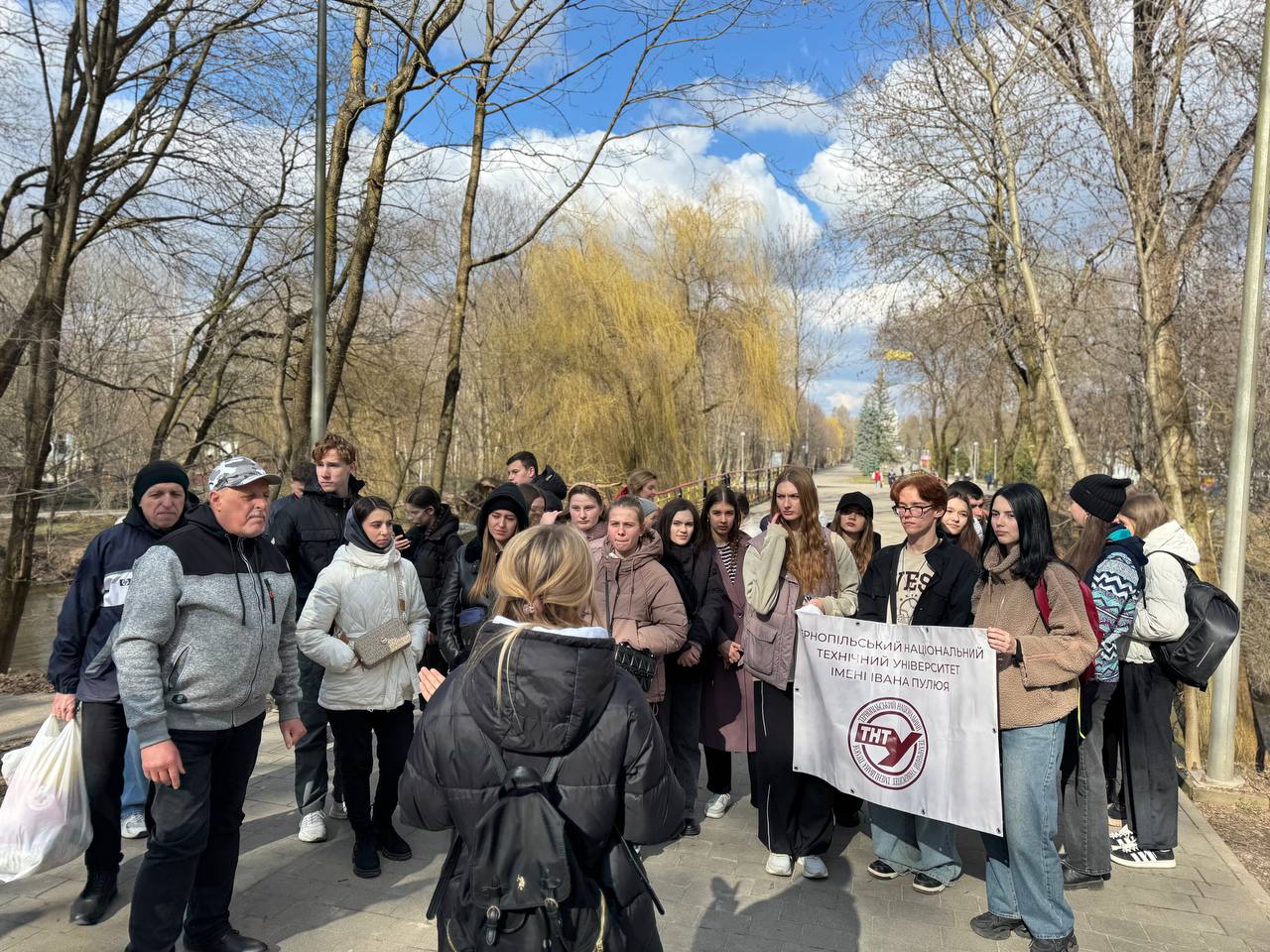 Новини Тернополя - фото з Небайдужі вийшли на екологічну акцію і прибрали парк «Сопільче»