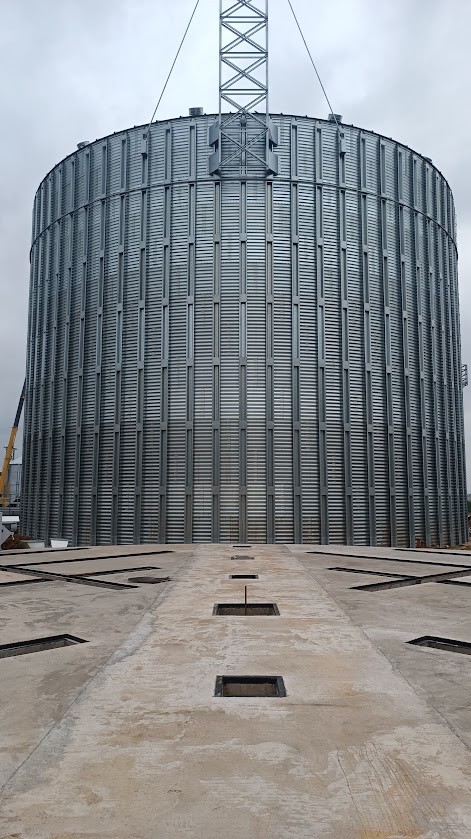 На зображенні може бути: силос, Купол Рейхстагу та хмарочос