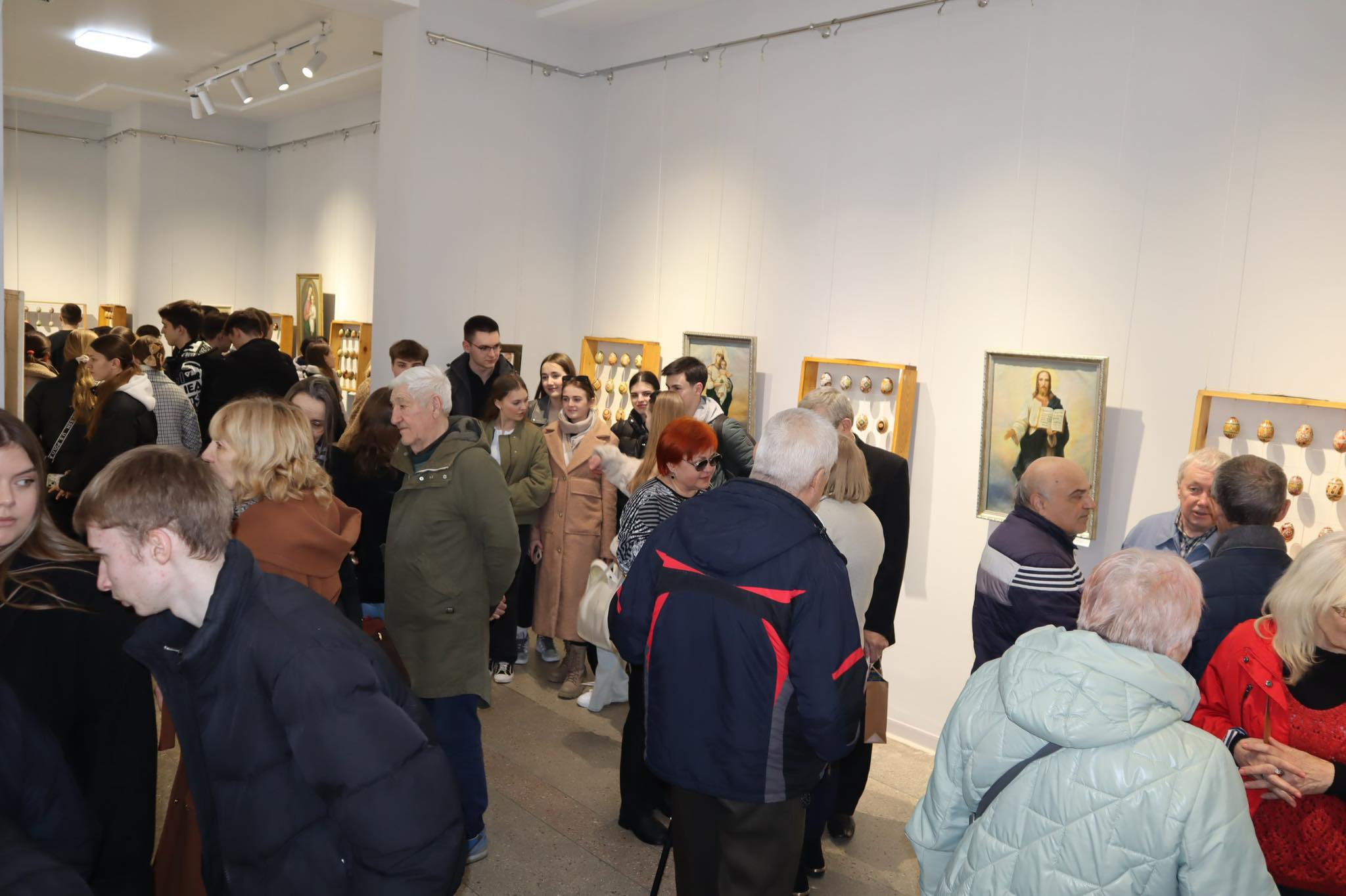 Новини Тернополя - фото з Подружжя Цікалів 40 років відроджують народні традиції і створюють авторські писанки