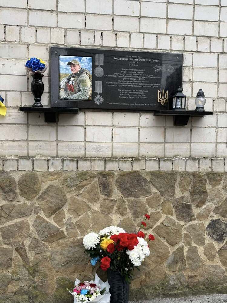 Новини Вінниці - фото з У Вінниці відкрили меморіальну дошку на честь загиблого бригади «Лють» Вадима Кондратюка