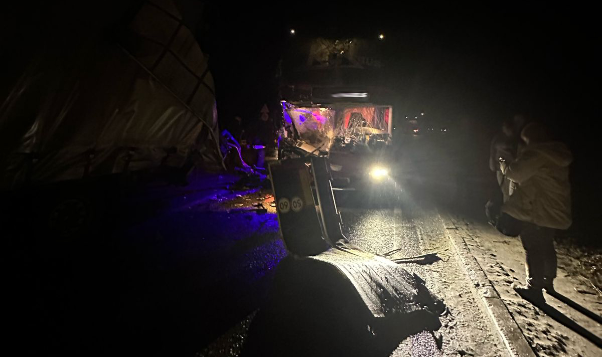 Новини Тернополя - фото з Автобус зіткнувся з вантажівкою: семеро людей постраждали в аварії на Львівщині внаслідок зіткнення з вантажівкою травмовані семеро пасажирів автобуса – поліцейські встановлюють обставини події