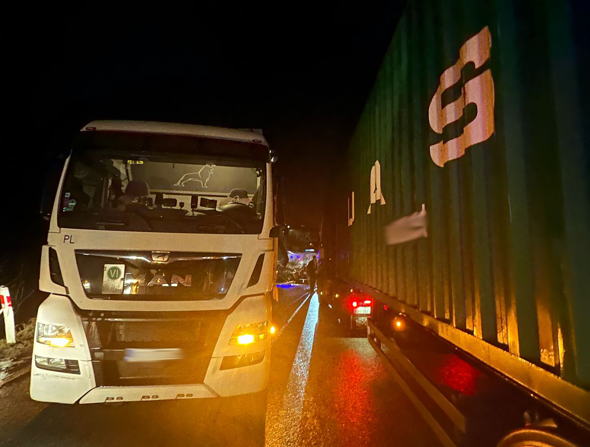 Новини Тернополя - фото з Автобус зіткнувся з вантажівкою: семеро людей постраждали в аварії на Львівщині внаслідок зіткнення з вантажівкою травмовані семеро пасажирів автобуса – поліцейські встановлюють обставини події