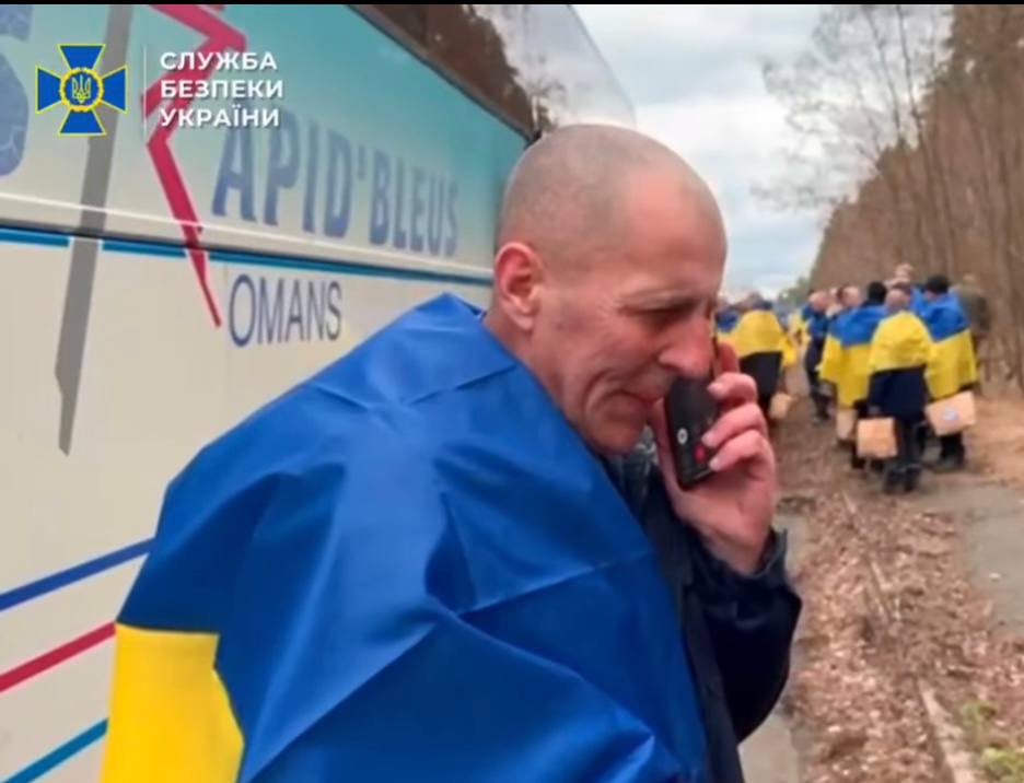 Новини Тернополя - фото з «Я впала навколішки і не могла стримати сліз». Родина Віктора Слівінського дочекалася бійця з полону