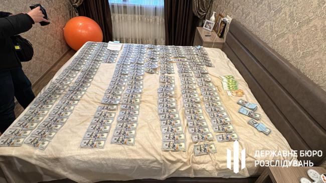 Новини Вінниці - фото з Ліжко в доларах, а ухилянти з інвалідністю: на Вінниччині затримали організаторку схеми ухилення від призову