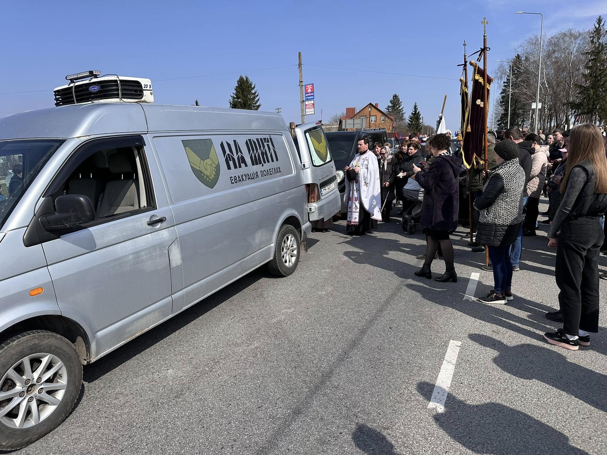 Новини Тернополя - фото з «На щиті» повернувся у рідний Великий Ходачків Герой Віктор Крайничин