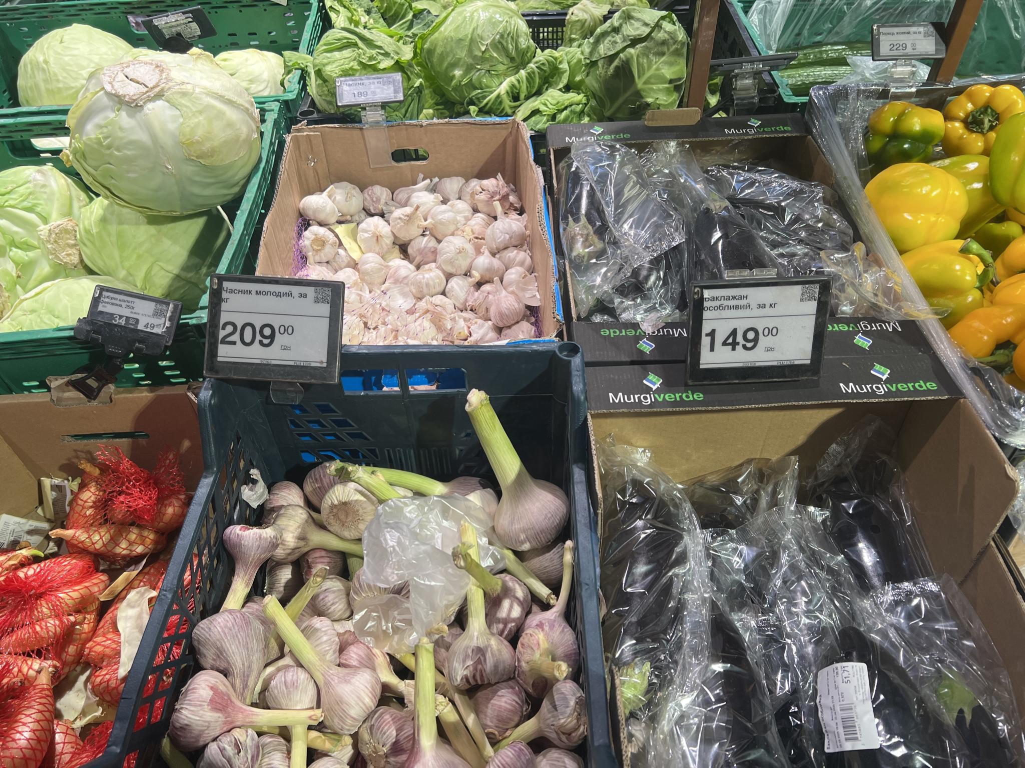 Новини Вінниці - фото з Ціни на перші овочі, ягоди і зелень. Дізналися, що по чому в супермаркетах міста