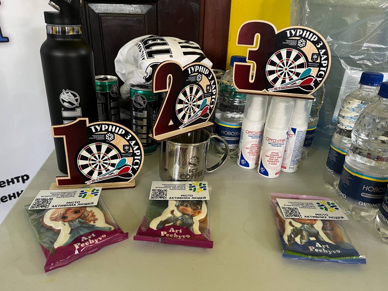 Новини Тернополя - фото з Влучити в ціль: захисники Тернополя та їхні рідні змагалися в турнірі з дартсу