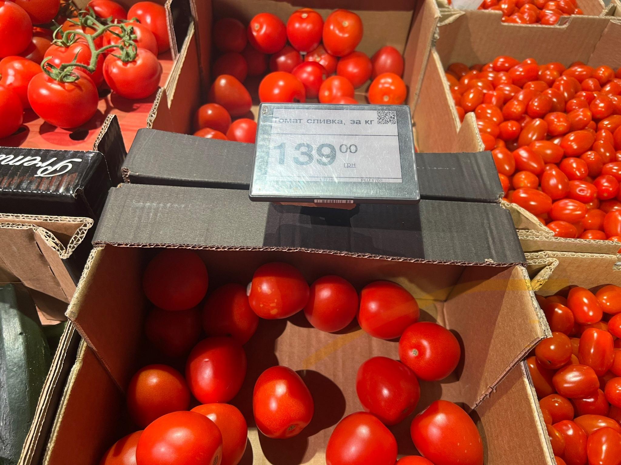 Новини Вінниці - фото з Ціни на перші овочі, ягоди і зелень. Дізналися, що по чому в супермаркетах міста