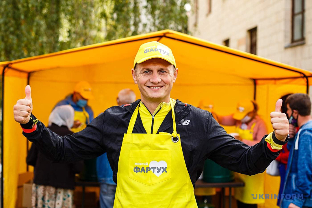Новини Тернополя - фото з Обіди, які зігрівають серце: як благодійна їдальня «Жовтий фартух» людям пережити складні години Сергій Кічула