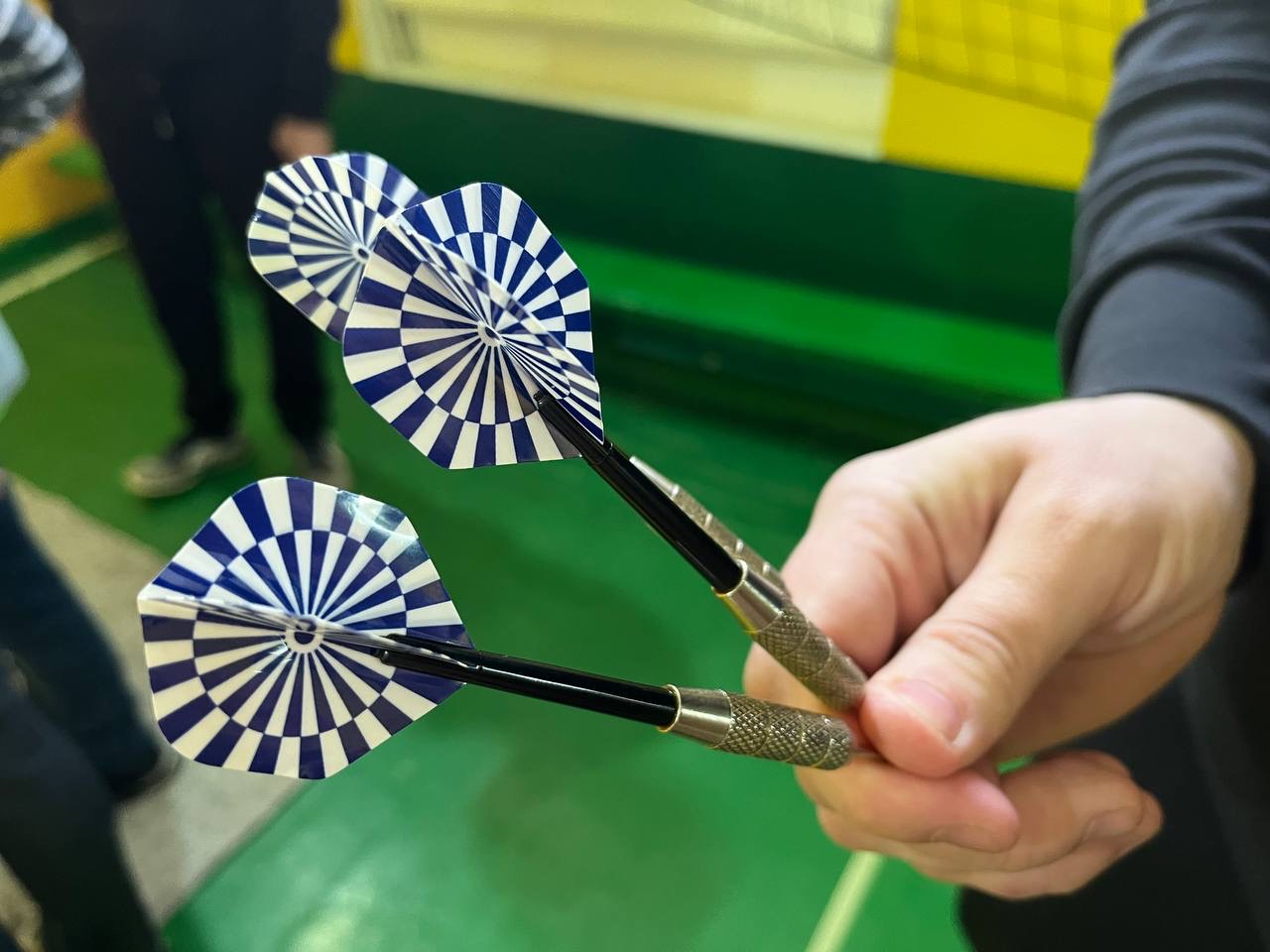 Новини Тернополя - фото з Влучити в ціль: захисники Тернополя та їхні рідні змагалися в турнірі з дартсу