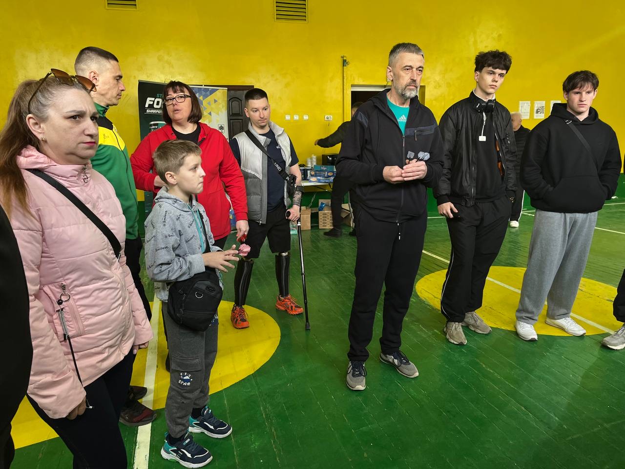 Новини Тернополя - фото з Влучити в ціль: захисники Тернополя та їхні рідні змагалися в турнірі з дартсу