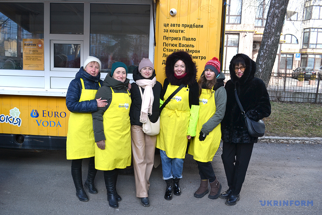 Новини Тернополя - фото з Обіди, які зігрівають серце: як благодійна їдальня «Жовтий фартух» людям пережити складні години