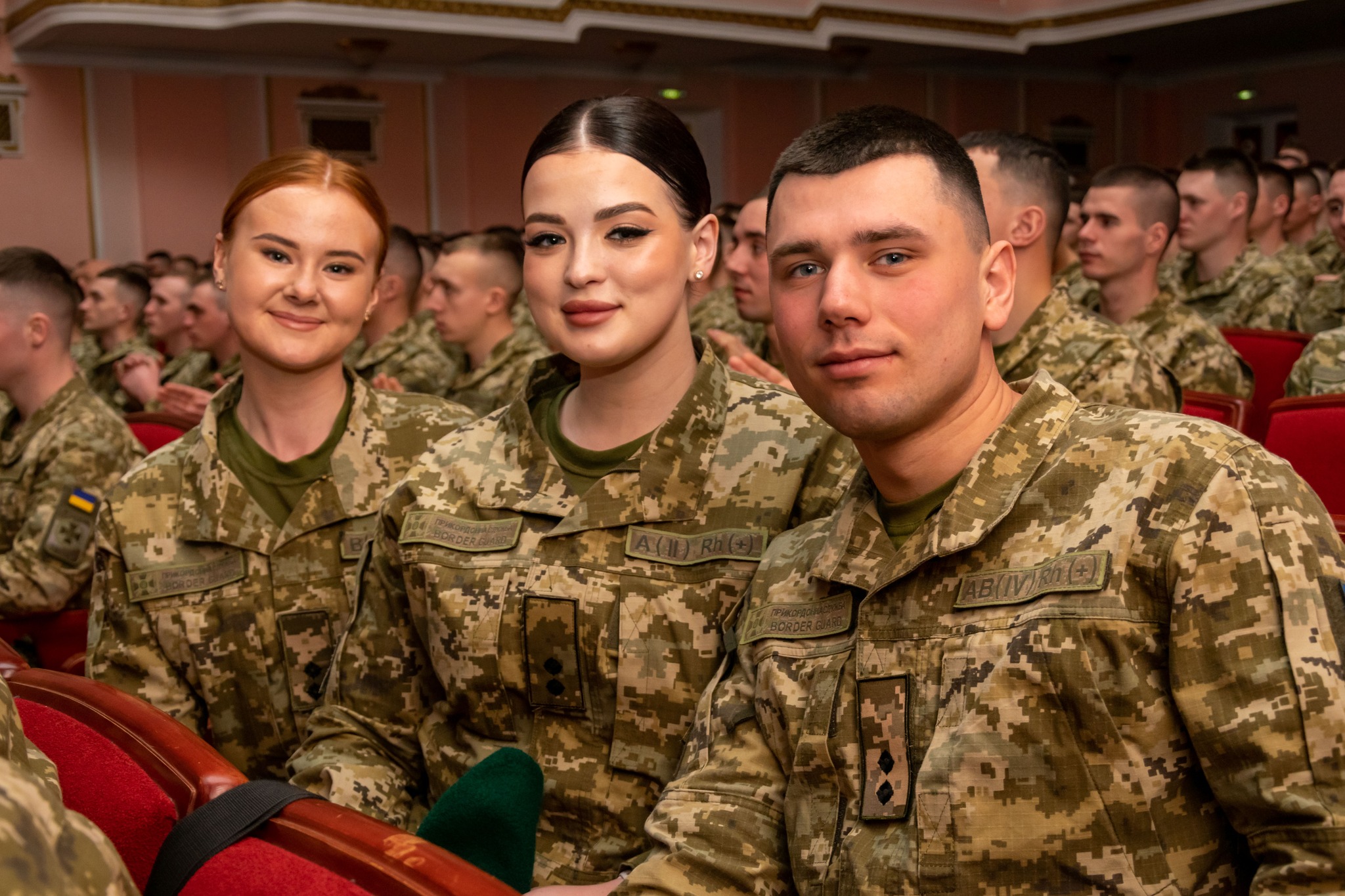 Новини Хмельницького - фото з У Хмельницькому відбувся випуск офіцерів-прикордонників (ФОТО) На зображенні може бути: 6 людей