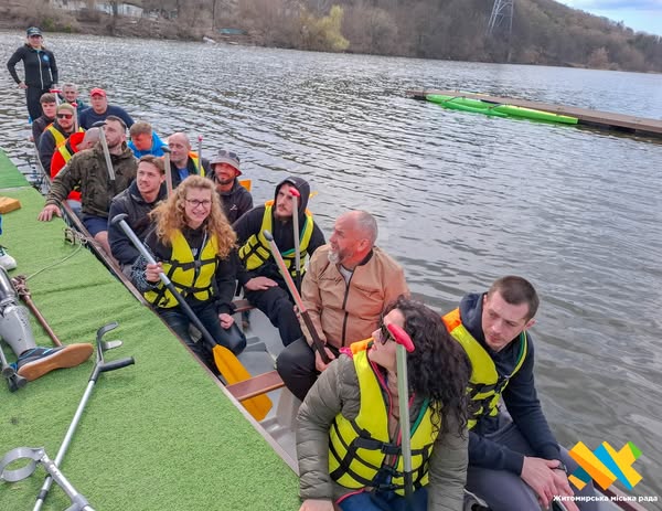 Новини Житомира - фото з «Сильні духом»: у Житомирі ветерани веслували на човнах «Дракон»