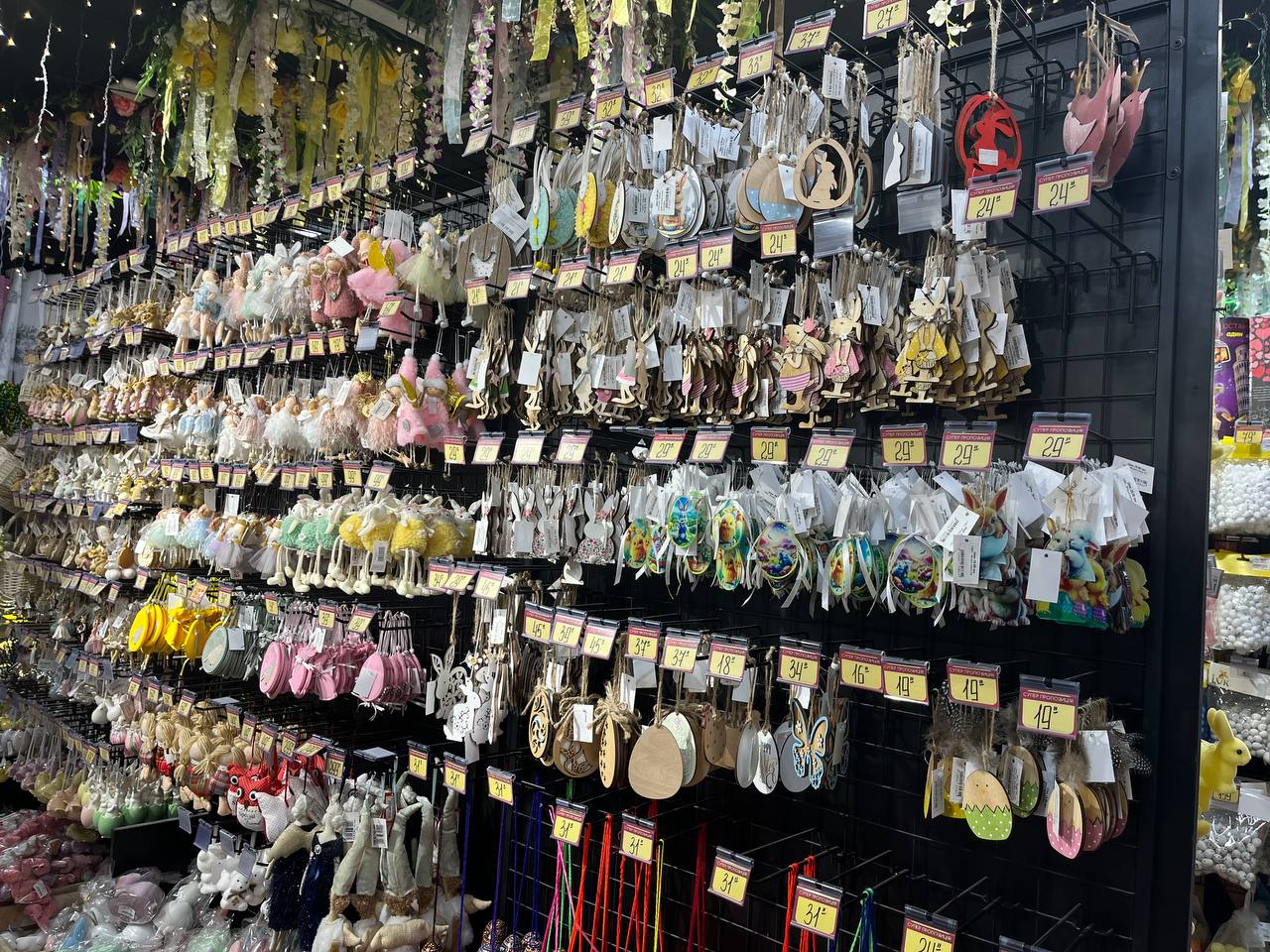 Новини Тернополя - фото з Форми для пасок, декорації та плетені кошики: де тернополянам дешевше придбати атрибутику до Великодня