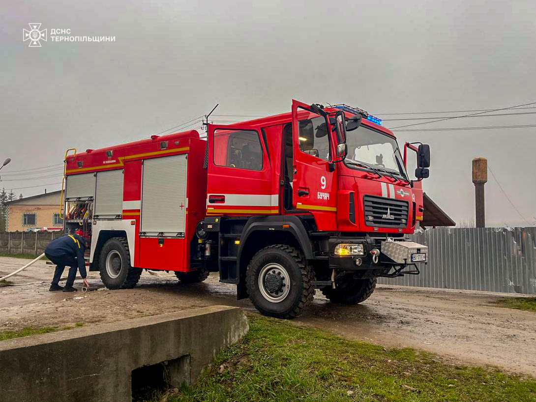 Новини Тернополя - фото з У Бучачі згорів автомобіль На зображенні може бути: 1 особа та текст