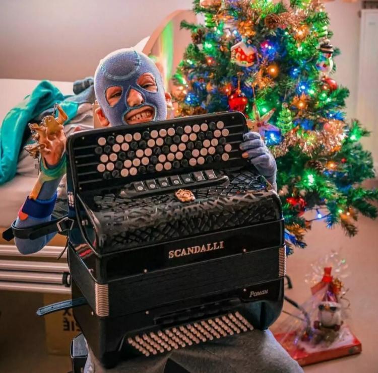 Новини Вінниці - фото з Роман Олексів, який пережив ракетний удар та важку реабілітацію, здобув перемогу на міжнародному музичному конкурсі