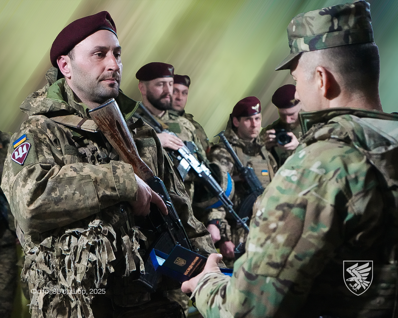 На зображенні може бути: 2 людини та текст