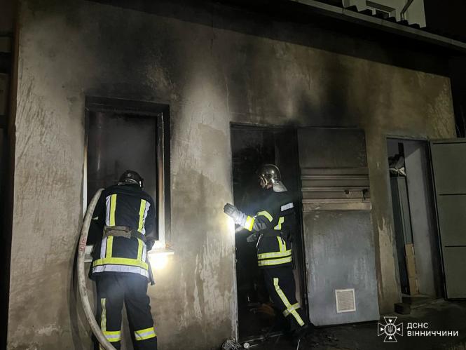 Новини Вінниці - фото з Горів гуртожиток у Вінниці: рятувальники евакуювали мешканців