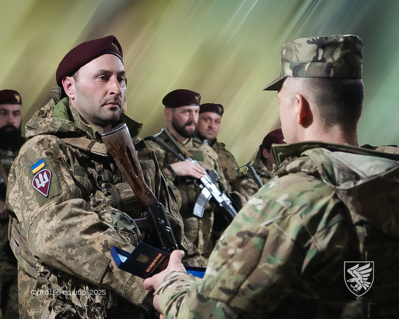 На зображенні може бути: 2 людини та текст