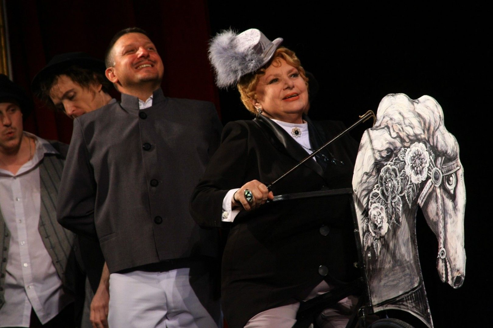 Новини Вінниці - фото з «Мама дуже любила життя і творчу молодь». Син артистки Лідії Бєлозьорової започаткував театральну премію