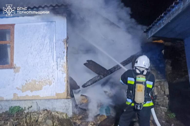 Новини Тернополя - фото з У пожежі на Чортківщині обгорів чоловік На зображенні може бути: 1 особа, вогонь та текст