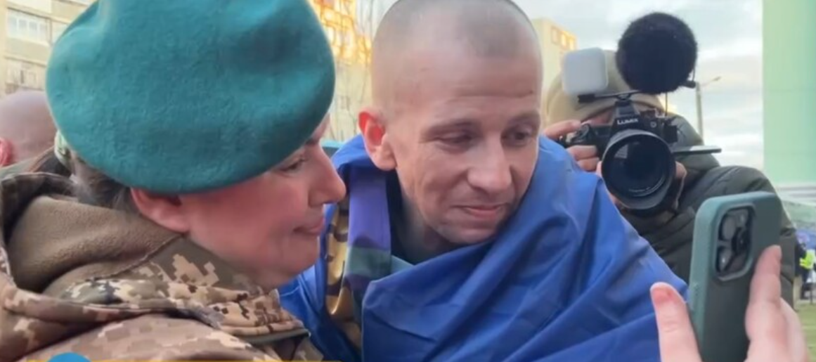 Новини Вінниці - фото з «Я знав, що він живий»: розповідь батька про сина, якого чекав з полону три роки