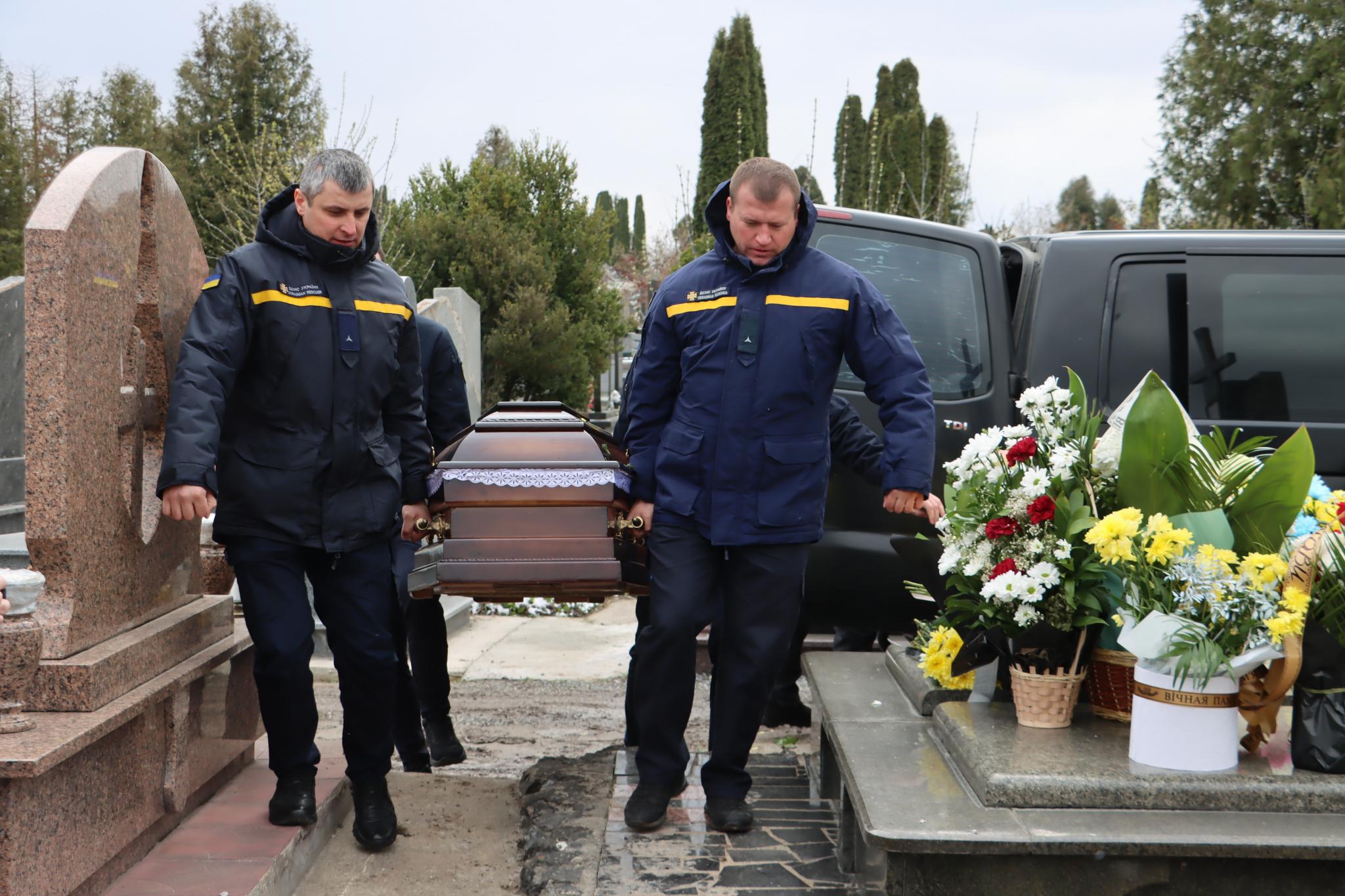 Новини Тернополя - фото з У Тернополі прощаються з ветераном пожежно-рятувальної служби Андрієм Коцюлимом