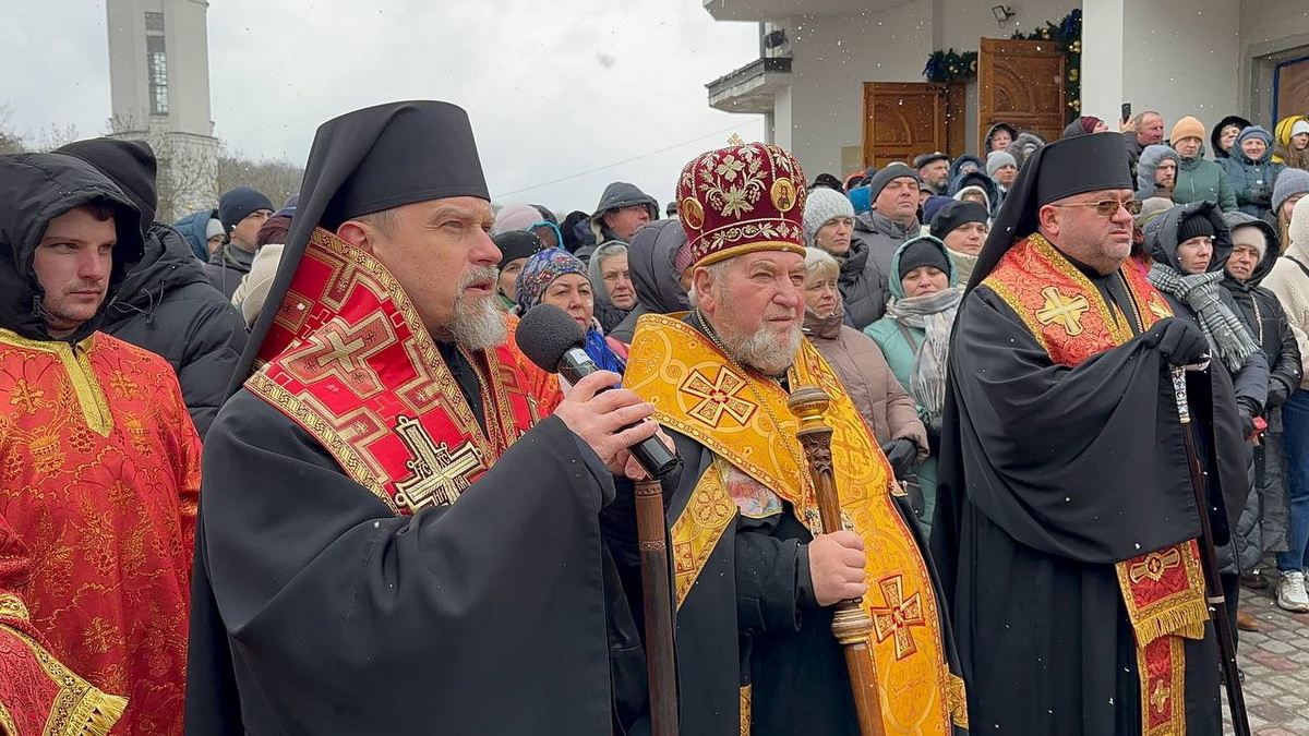 Новини Тернополя - фото з У Зарваниці відбулася Хресна дорога — молились за мир і єдність України