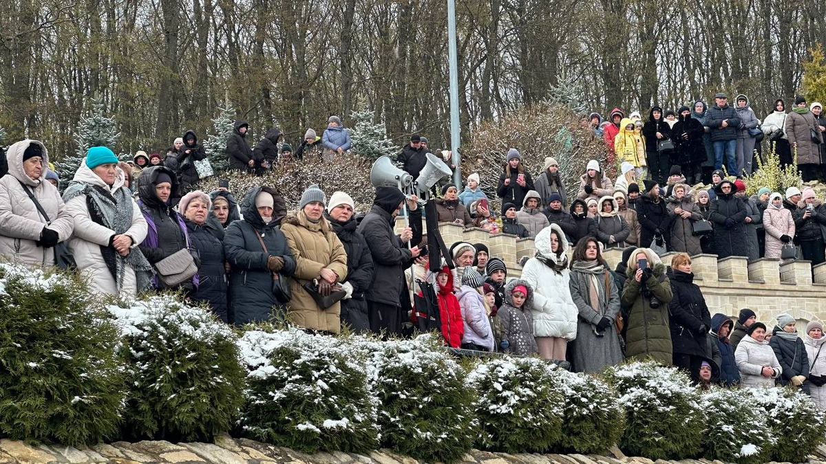 Новини Тернополя - фото з У Зарваниці відбулася Хресна дорога — молились за мир і єдність України