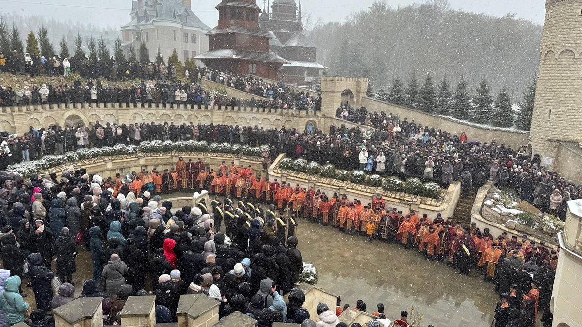 Новини Тернополя - фото з У Зарваниці відбулася Хресна дорога — молились за мир і єдність України