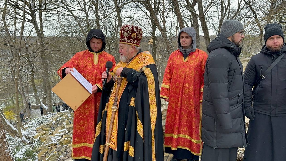 Новини Тернополя - фото з У Зарваниці відбулася Хресна дорога — молились за мир і єдність України