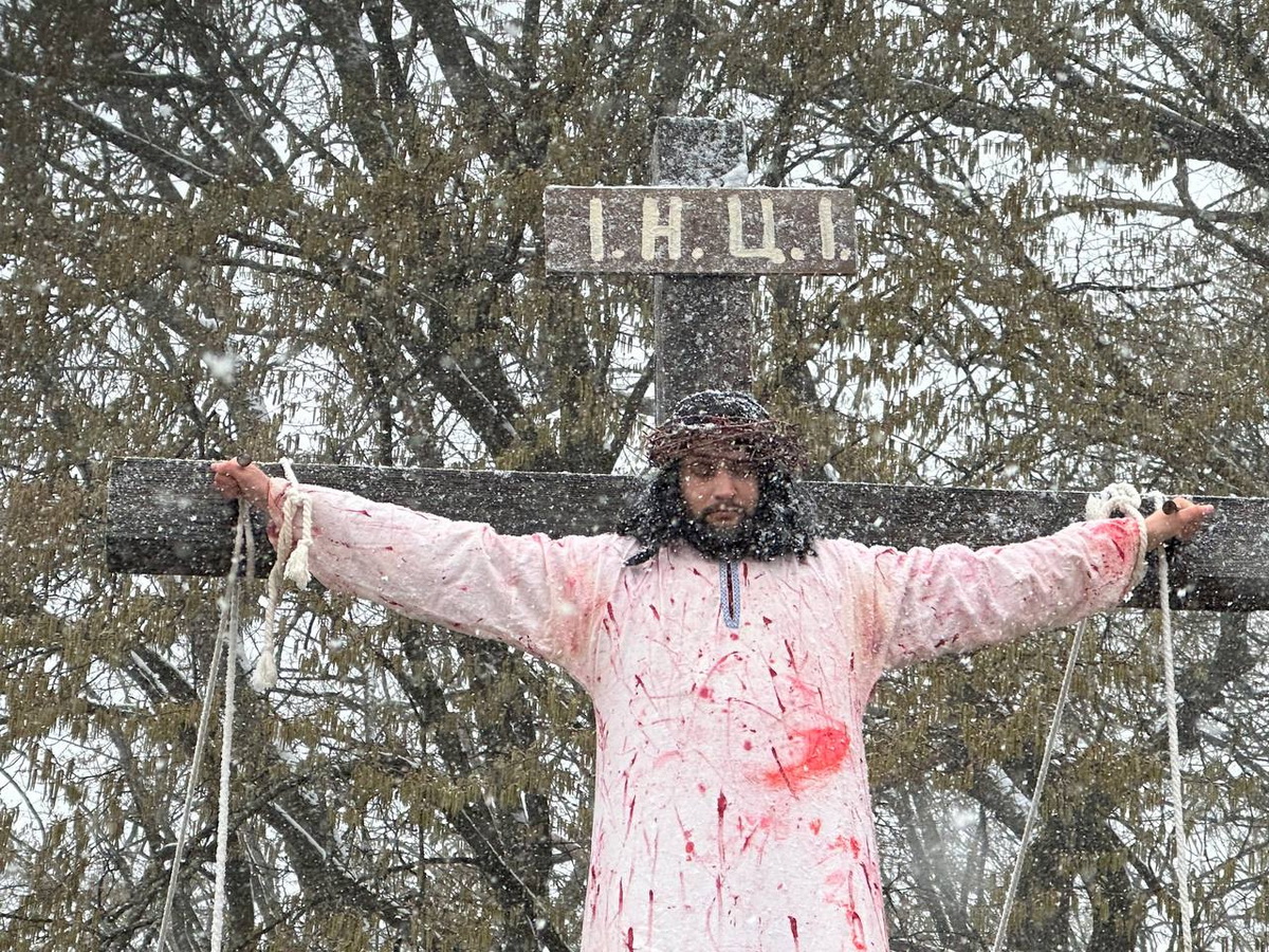 Новини Тернополя - фото з У Зарваниці відбулася Хресна дорога — молились за мир і єдність України