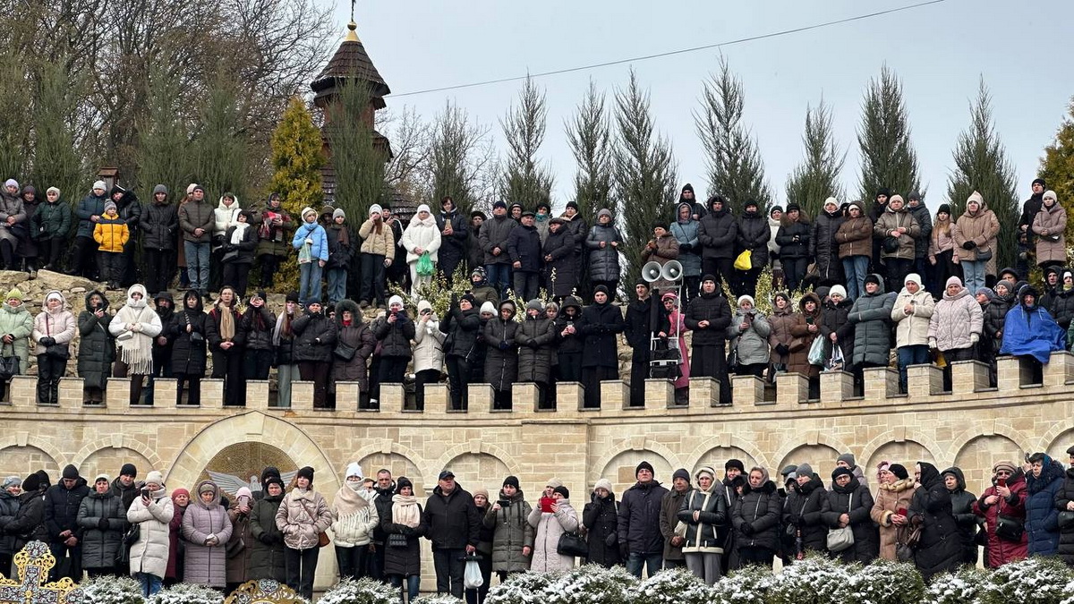 Новини Тернополя - фото з У Зарваниці відбулася Хресна дорога — молились за мир і єдність України