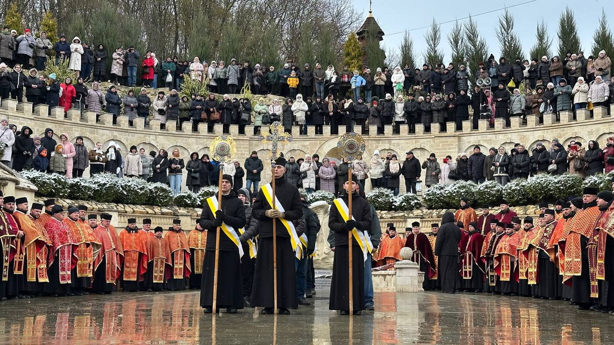 Новини Тернополя - фото з У Зарваниці відбулася Хресна дорога — молились за мир і єдність України