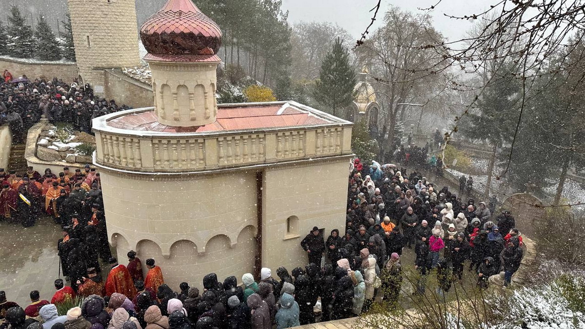 Новини Тернополя - фото з У Зарваниці відбулася Хресна дорога — молились за мир і єдність України