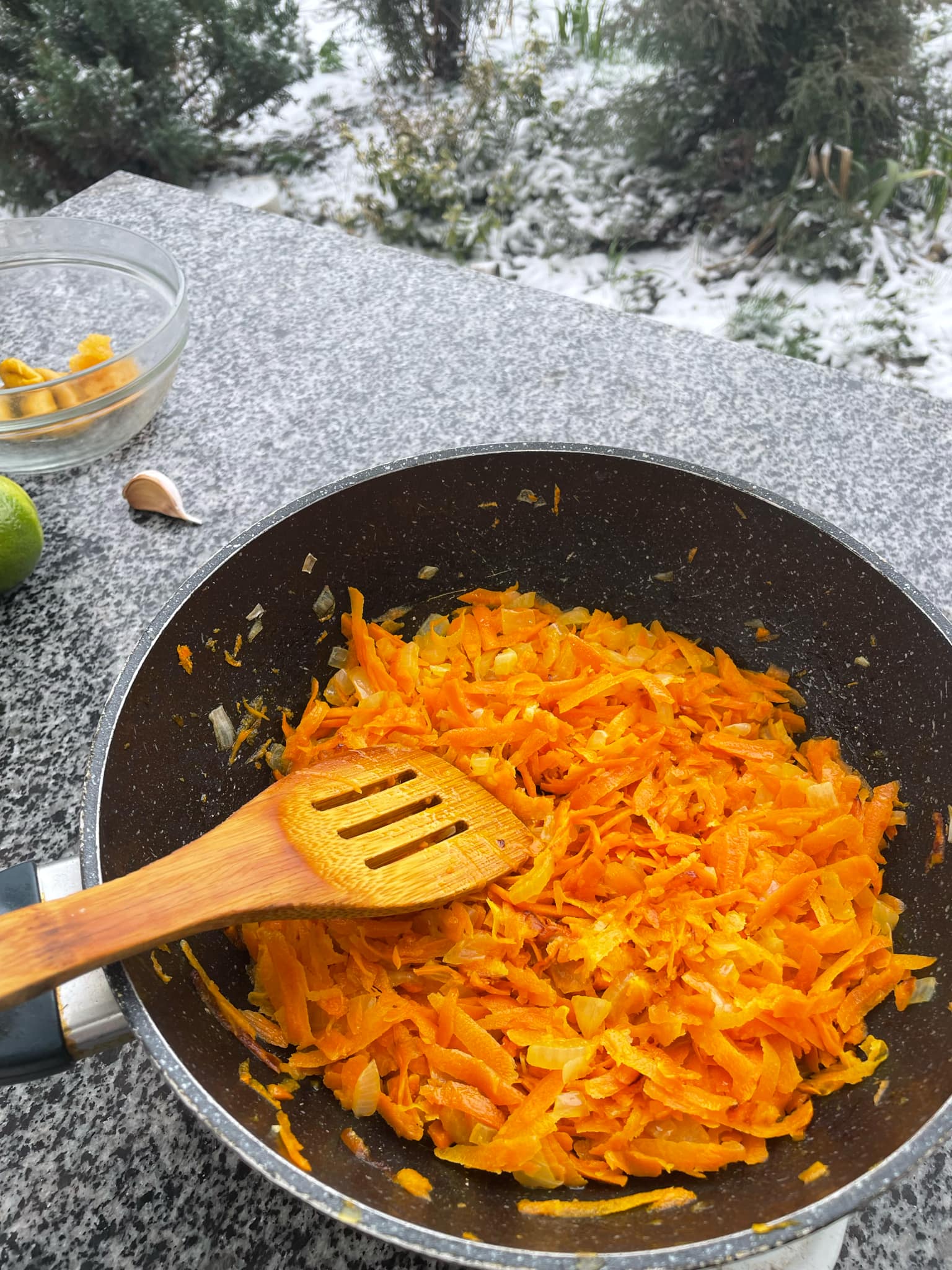 Новини Тернополя - фото з Готуємо тефтелі без м'яса та салат з гранатом