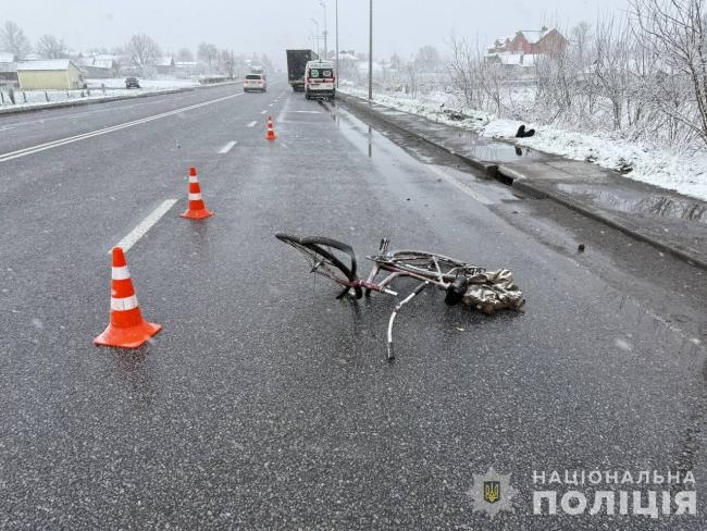 Новини Вінниці - фото з У Махнівці вантажівка на смерть збила велосипедиста, а у Вінниці внаслідок ДТП постраждав 40-річний водій «Рено»