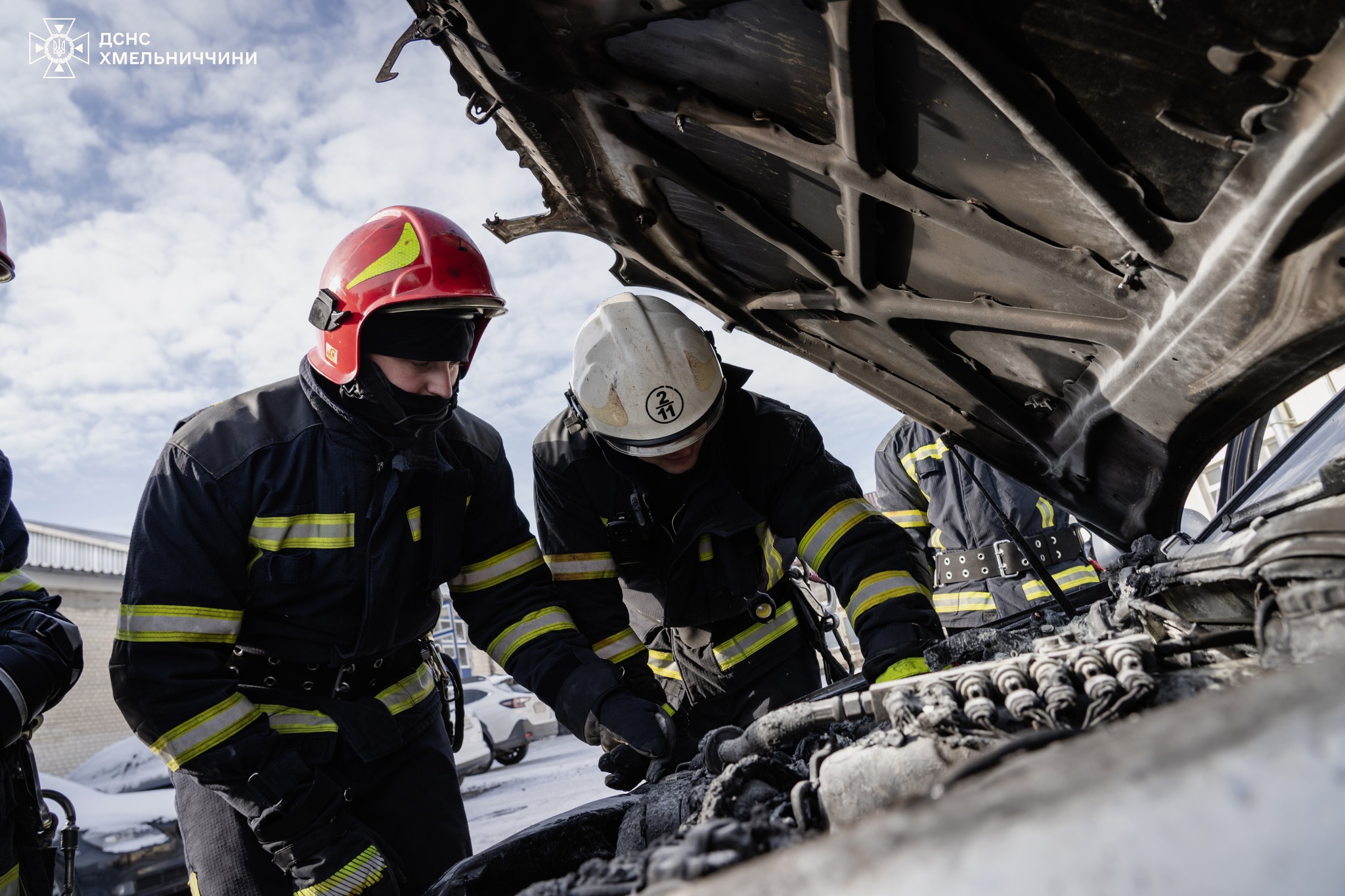 На зображенні може бути: 3 людини та текст