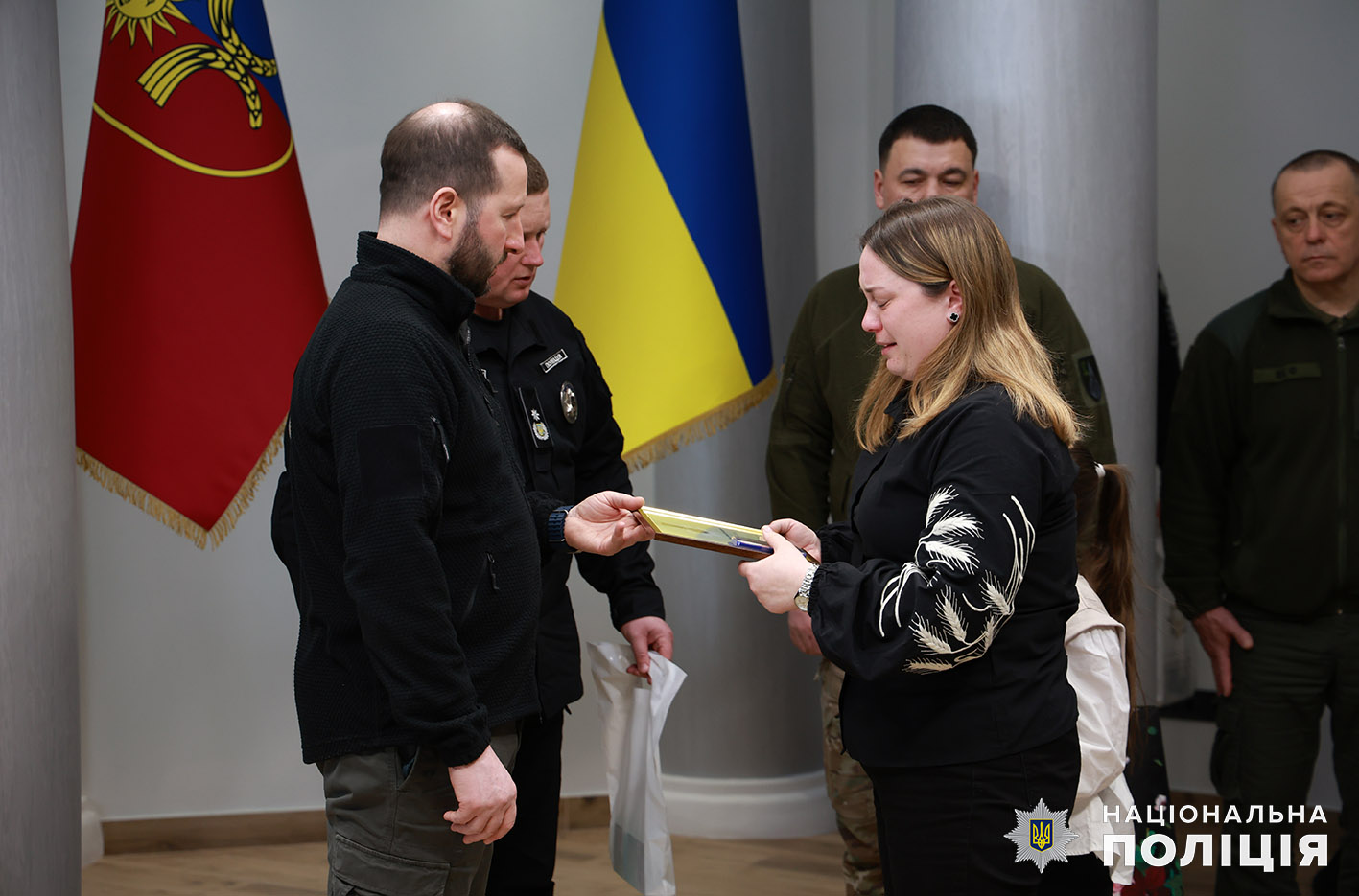 Возможно, это изображение ‎4 человека и ‎текст «‎" Matlan م ونا НАЦТОНАЛЬНА полицИЯ‎»‎‎