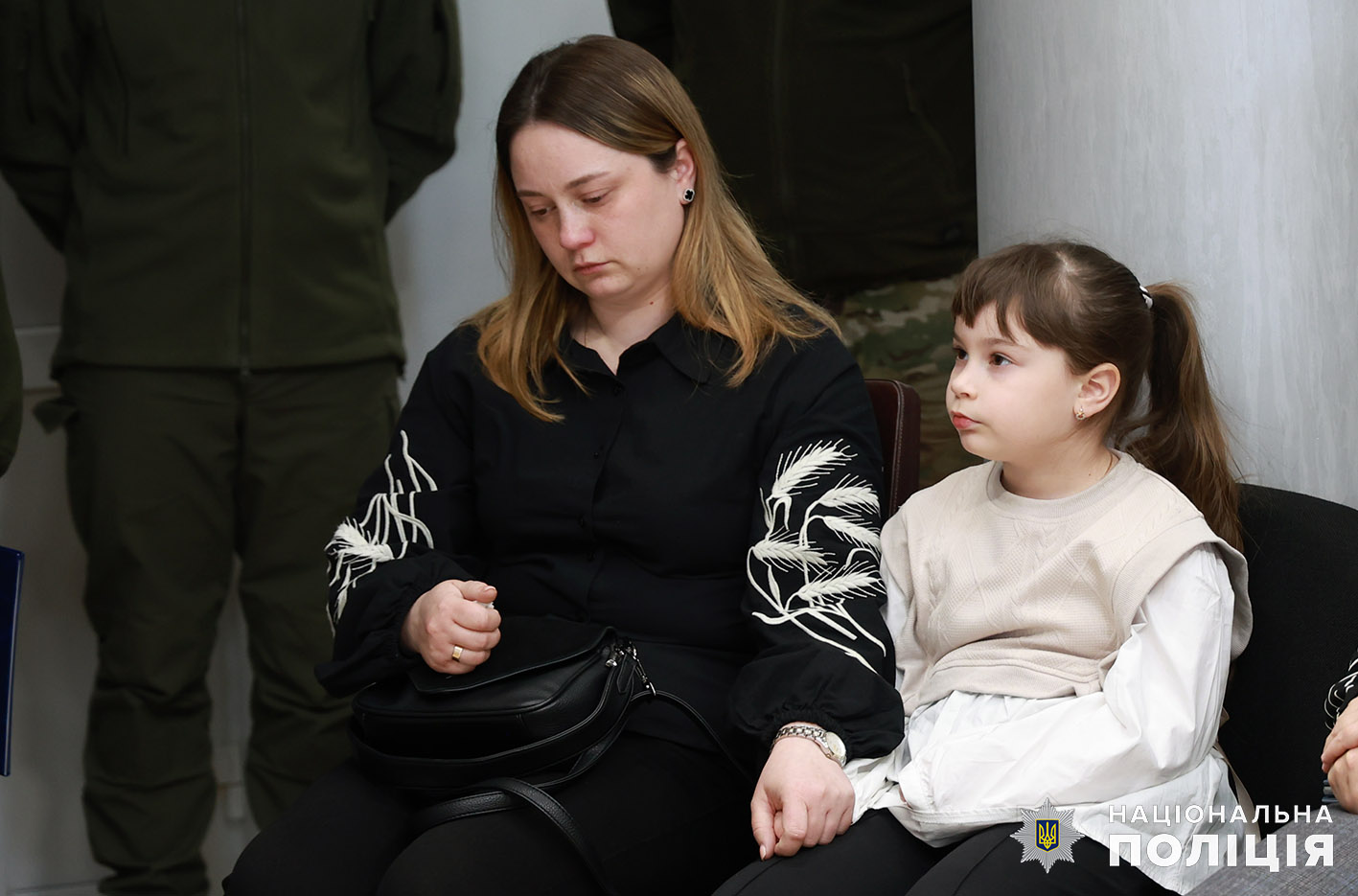 Возможно, это изображение 3 человека и текст