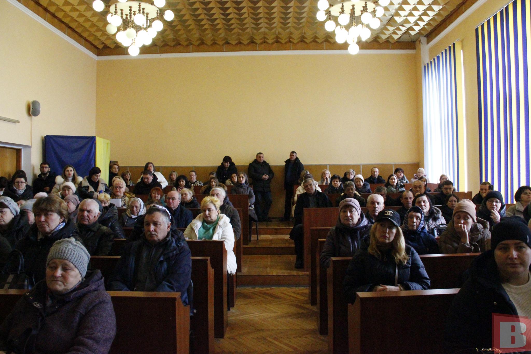 Новини Хмельницького - фото з Долю райлікарні мали вирішити в Хмельницькому: сесія не відбулася