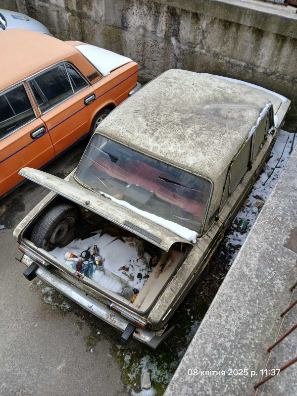 Новини Тернополя - фото з Власників чотирьох покинутих авто просять прибрати їх з вулиць Тернополя