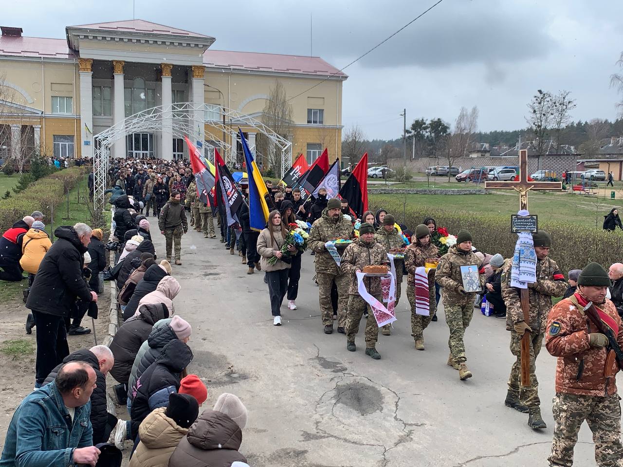 Новини Хмельницького - фото з Загинув у 18: на Хмельниччині попрощалися з героєм Олександром Самойловичем