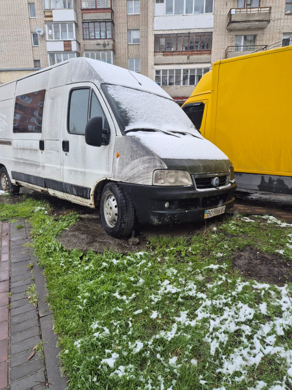 Новини Тернополя - фото з Власників чотирьох покинутих авто просять прибрати їх з вулиць Тернополя