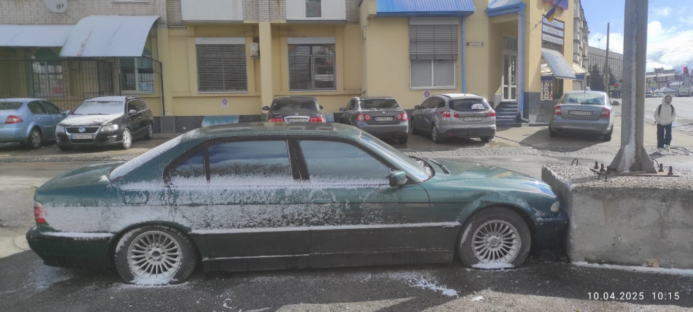 Новини Тернополя - фото з Власників чотирьох покинутих авто просять прибрати їх з вулиць Тернополя