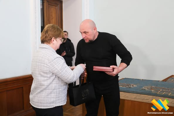 Новини Житомира - фото з На сесії Житомирської міської ради Владиславу Колодинському вручили орден Богдана Хмельницького І ступеня