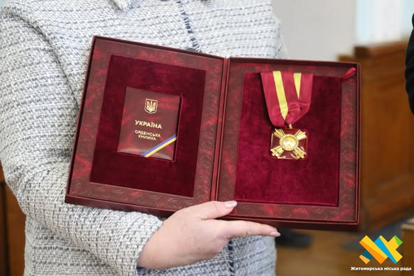 Новини Житомира - фото з На сесії Житомирської міської ради Владиславу Колодинському вручили орден Богдана Хмельницького І ступеня